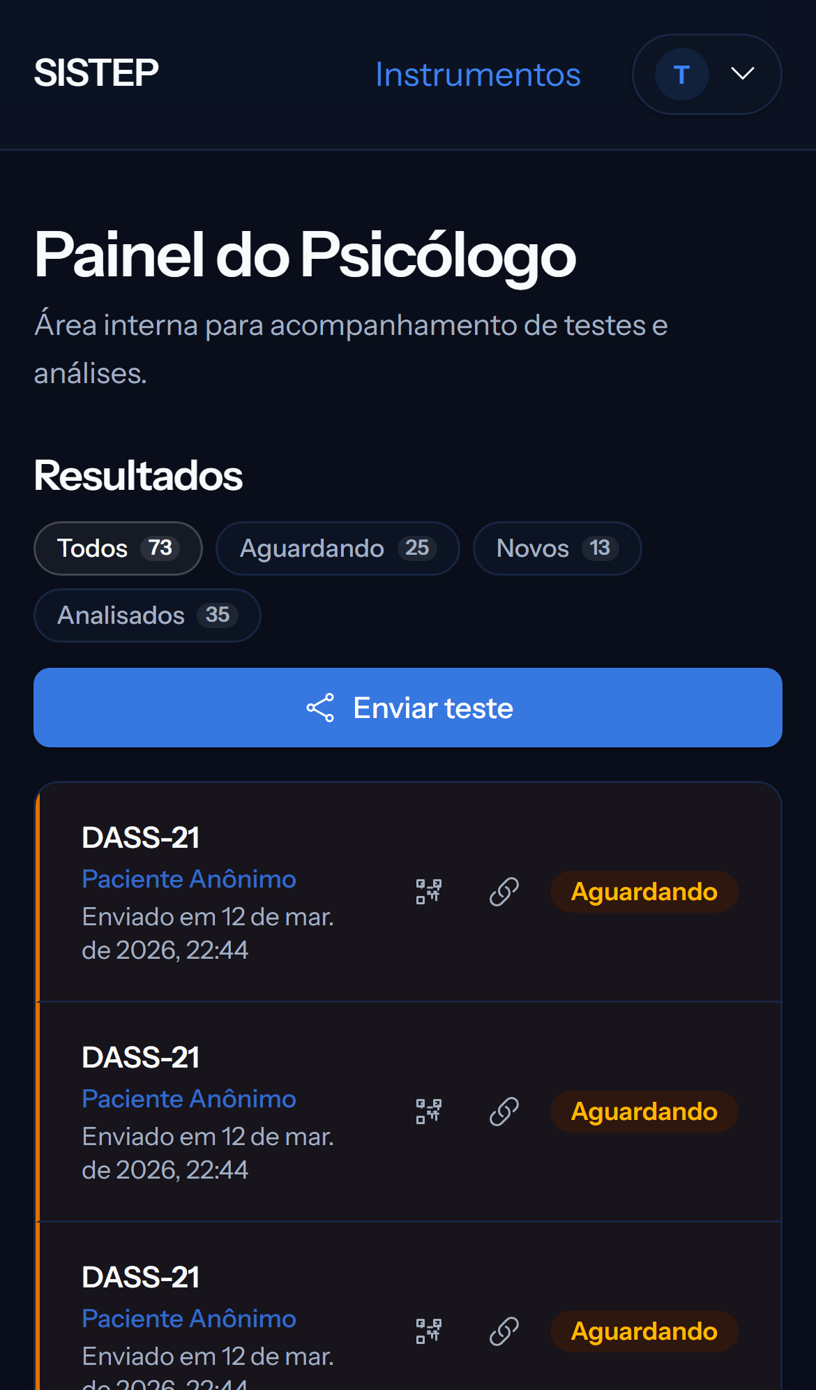 Tela mobile escura do painel com lista de submissões