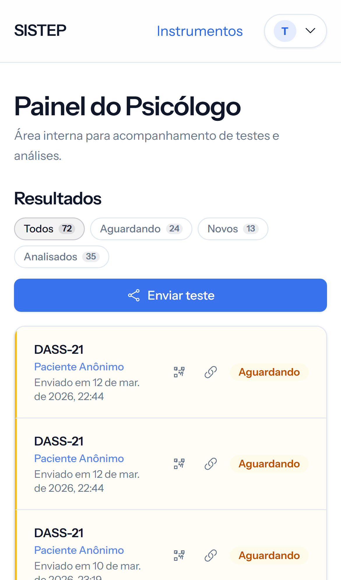Tela mobile clara do painel com lista de submissões