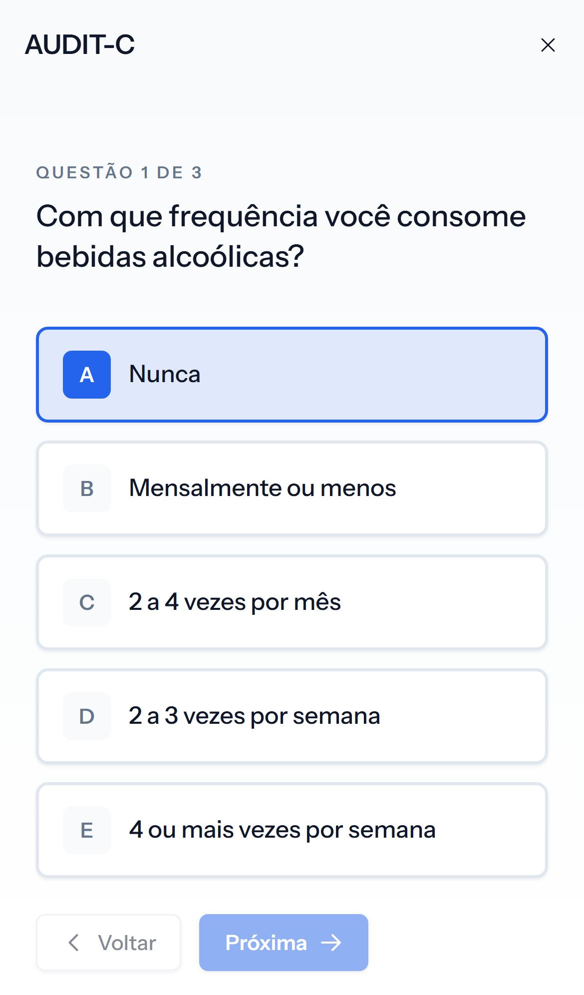 Tela mobile clara de pergunta do teste AUDIT-C